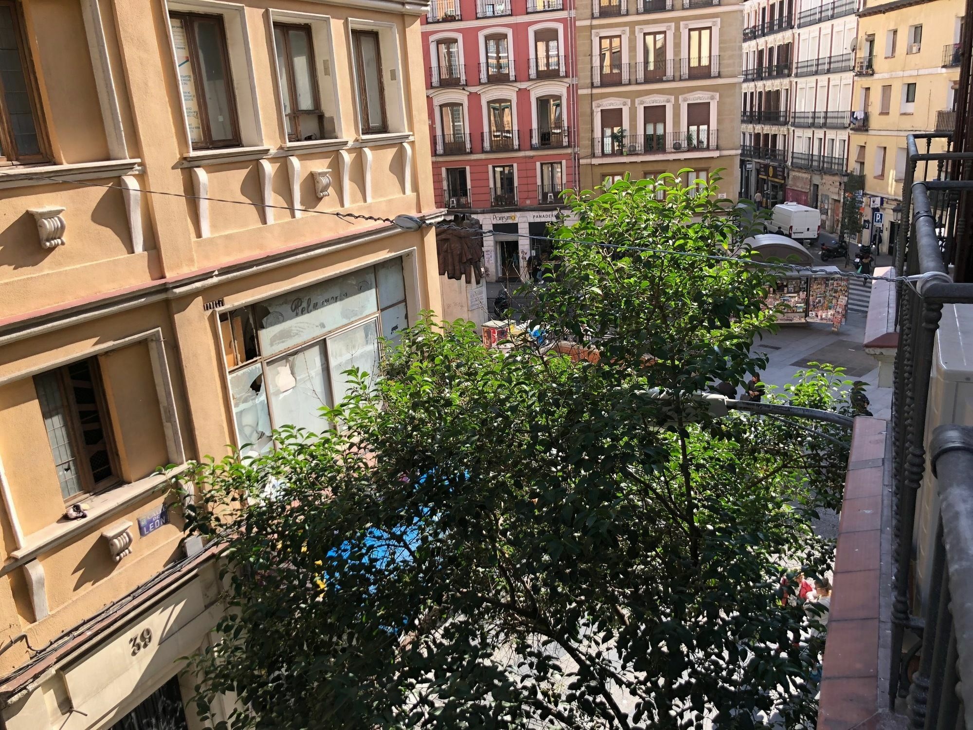 马德里阿托查旅馆酒店 外观 照片